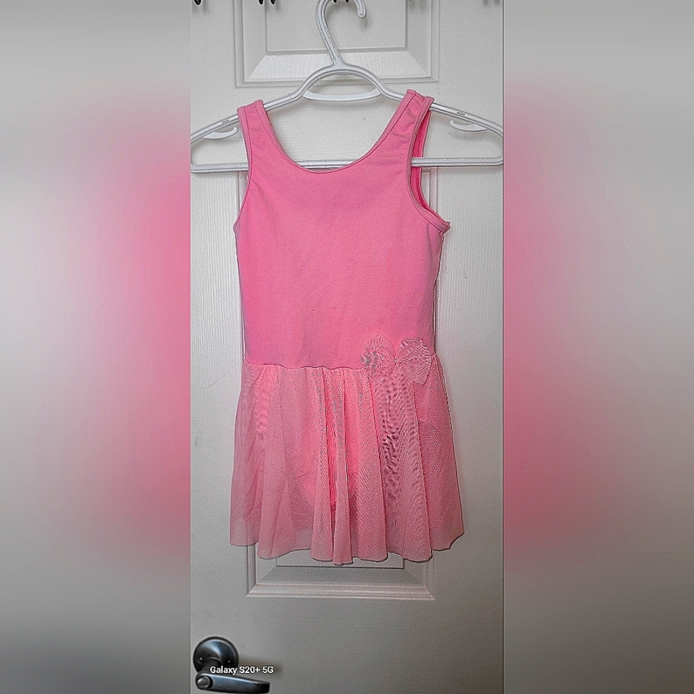 New Ballet Leotard, only wore it once. For 8 to 12 y old. MC Size.